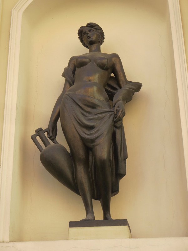 Meitenes Statuja