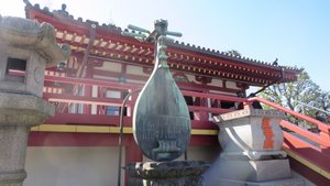 Sculpture of a Biwa in front of the Benten-dō