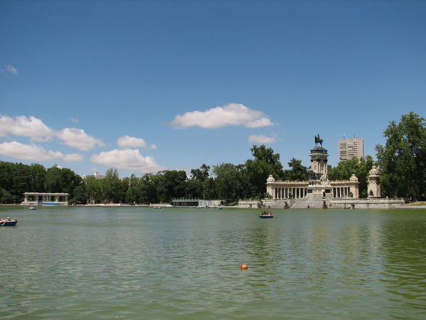 The lake and Alfonso monument, Retiro Park