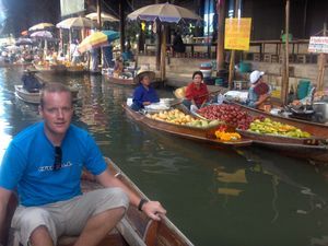 We were one of the 1st arrivals at the floating markets.