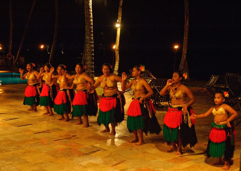 Palauan female dancers | Photo