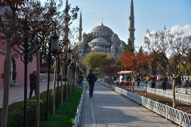 Approaching the Blue Mosque from Aya Sofya