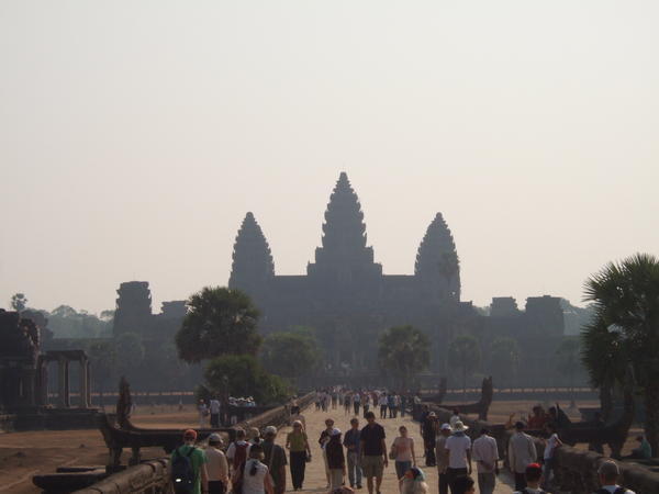 Our first approach to Angkor - Shimmering in the 36C heat
