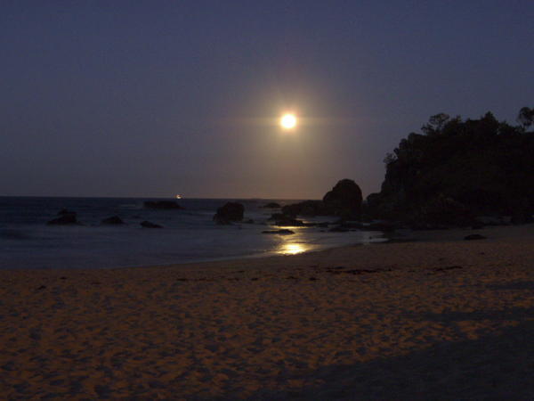 Moonrise at Flynn's Beach