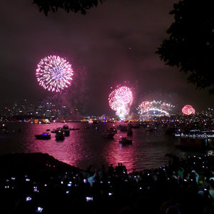 4 sets of incredible fireworks