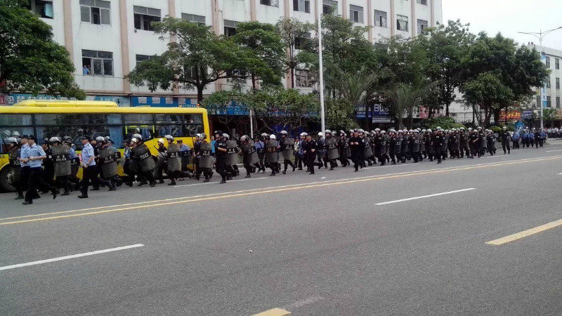 Police gathering to stop protestors 