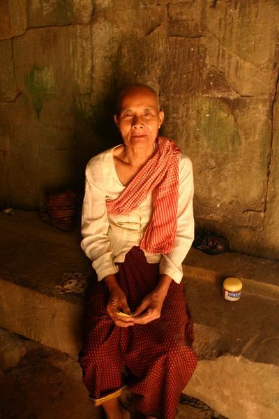 Angkor Wat - elderly woman
