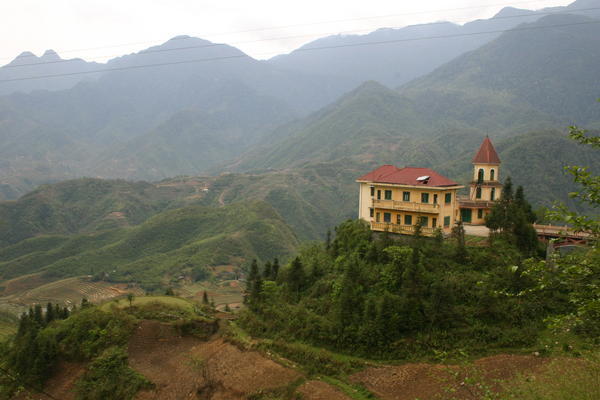 Sapa-house in the valley