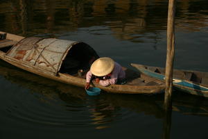 Hoi An-woman on boat