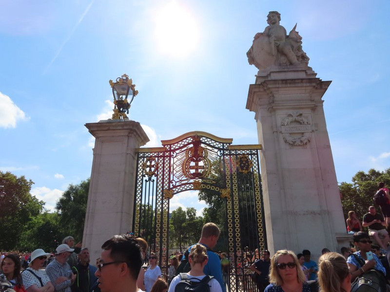 Other side of The Australian Gates at Buckingham Palace
