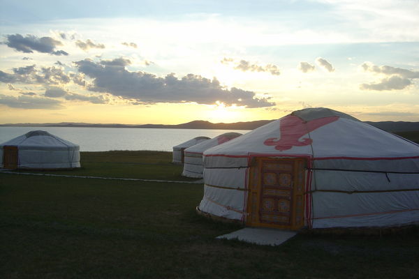 Solnedgang over Ölgii søen