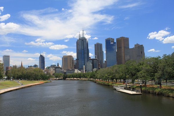Udsigt over Melbournes skyline ved Yarra floden