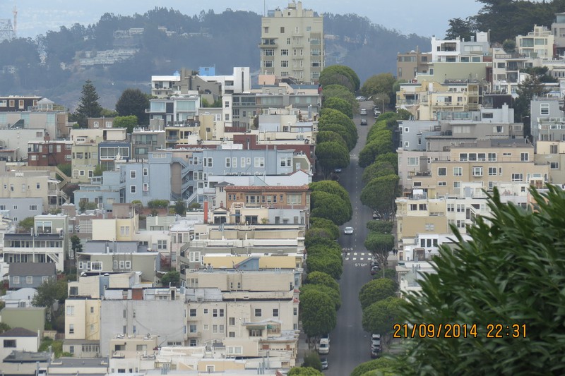 Looking back to the other end of Lombard Street