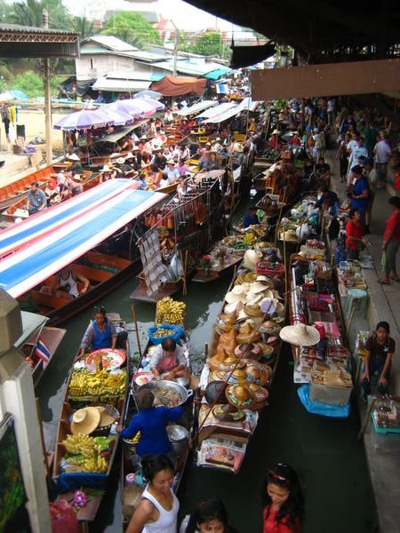 congested floating market