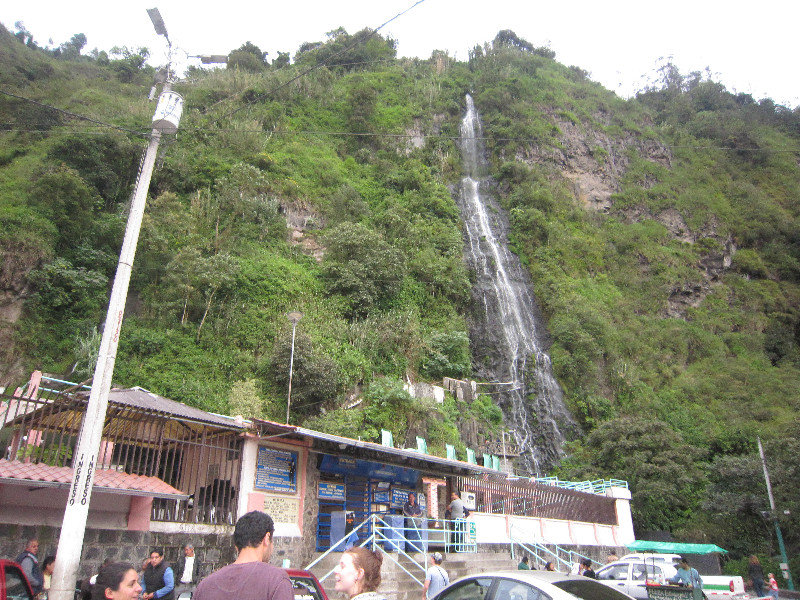 Amazing waterfalls all around (cascada in spanish)