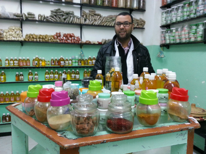 Pharmasist in souk