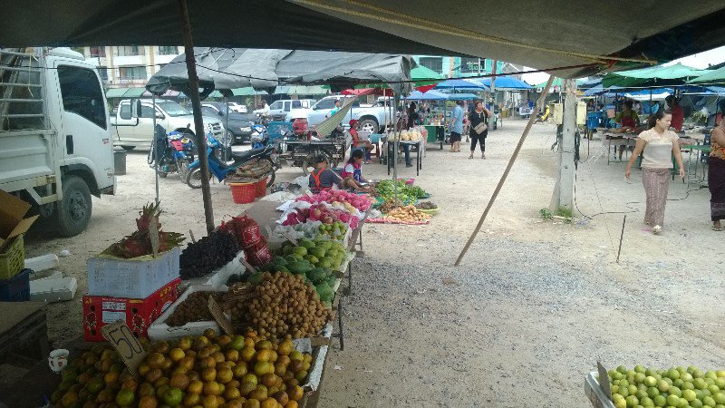 More of the Khanom market