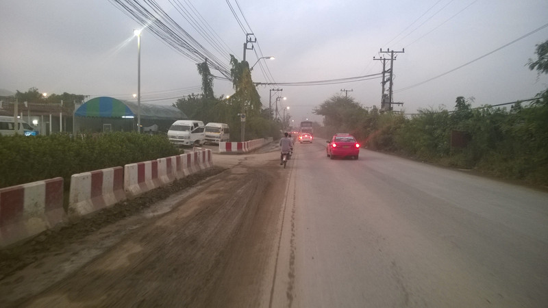 Early morning in Bangkok - ugly road