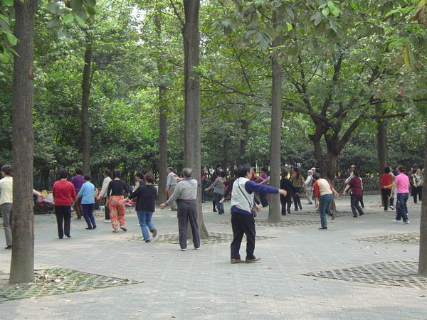 Chinese Macarena in the Park, Chengdu