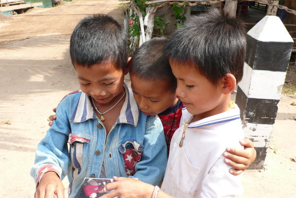 Local kids mesmerized with our photos of Canada, Don Khon