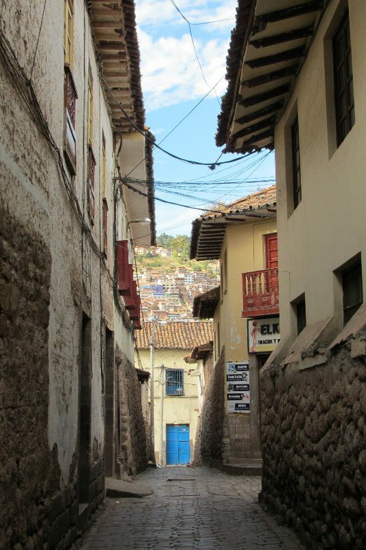 Wandering the narrow streets of Cusco in search of gigantic waffles