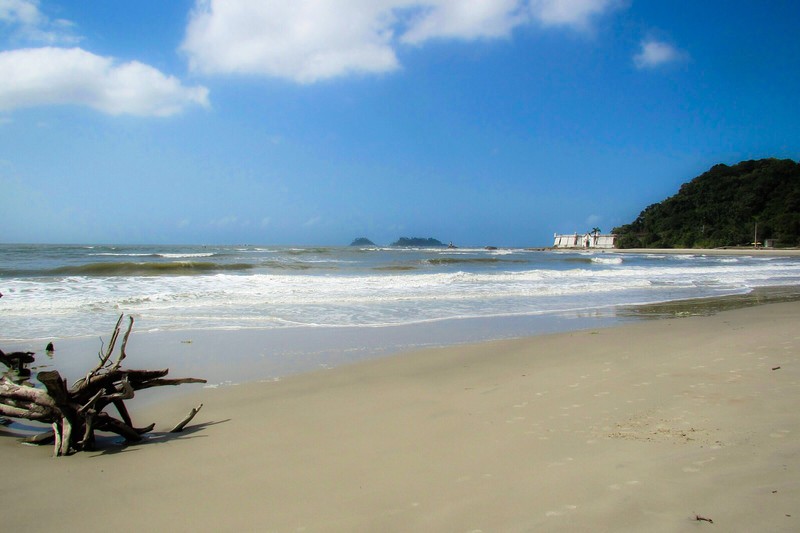 The deserted North of Ilha do Mel