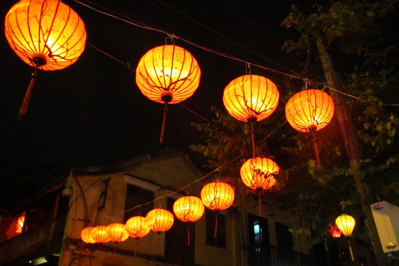 The streets were decorated with lanterns at night