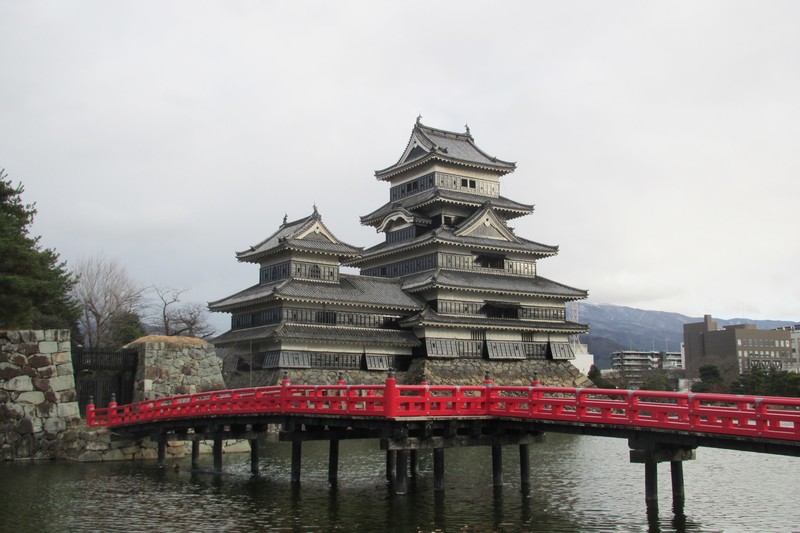 Matsumoto castle by day