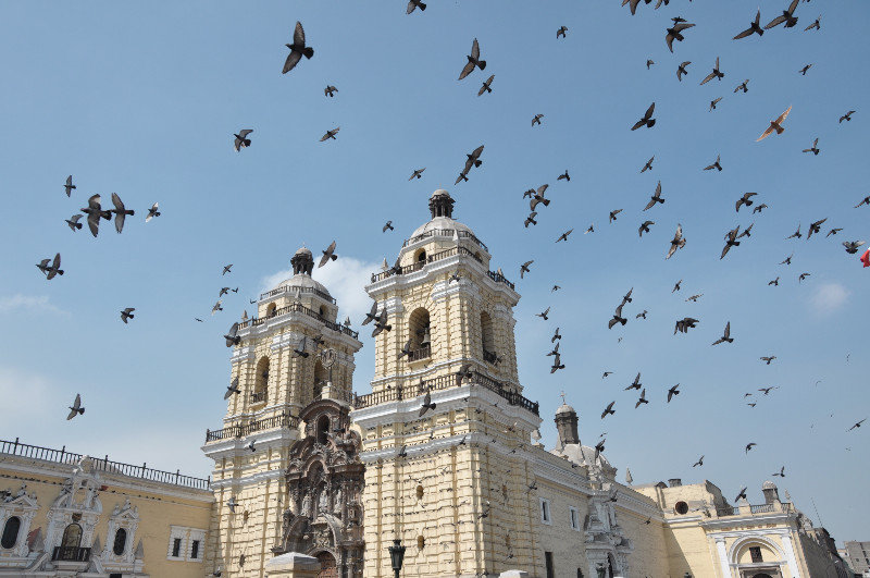 Church of San Francisco + pigeons, Lima