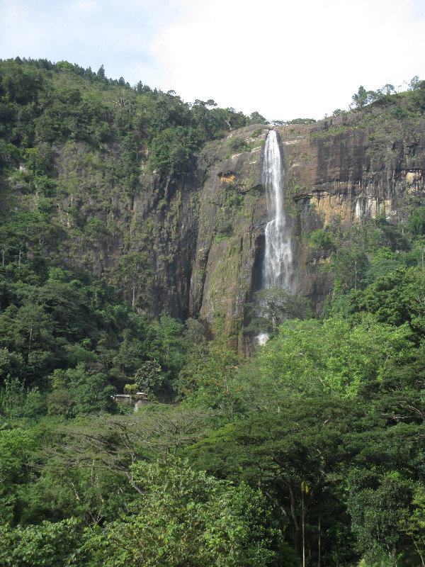 Diyaluma Falls