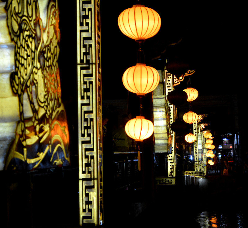 Lanterns on Cầu An Hội