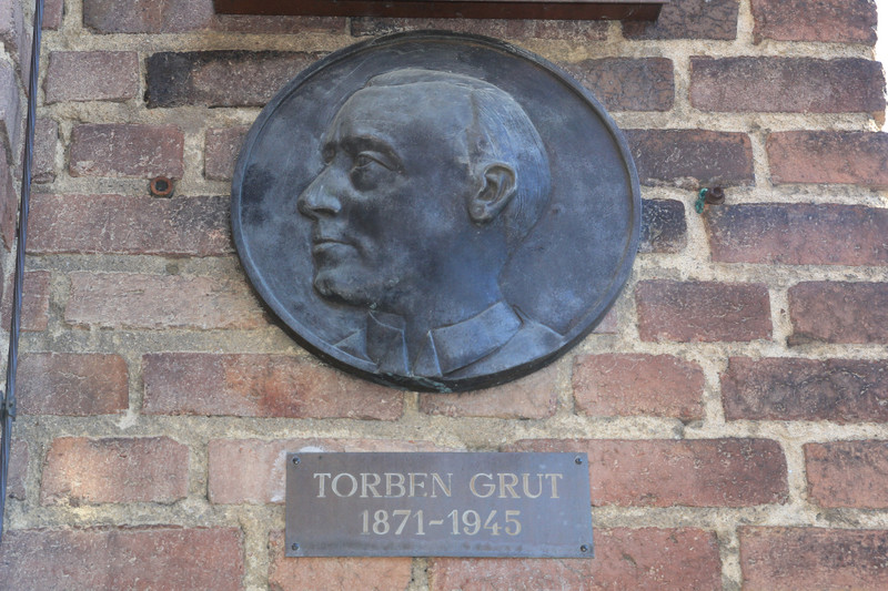 Plaque to the architect