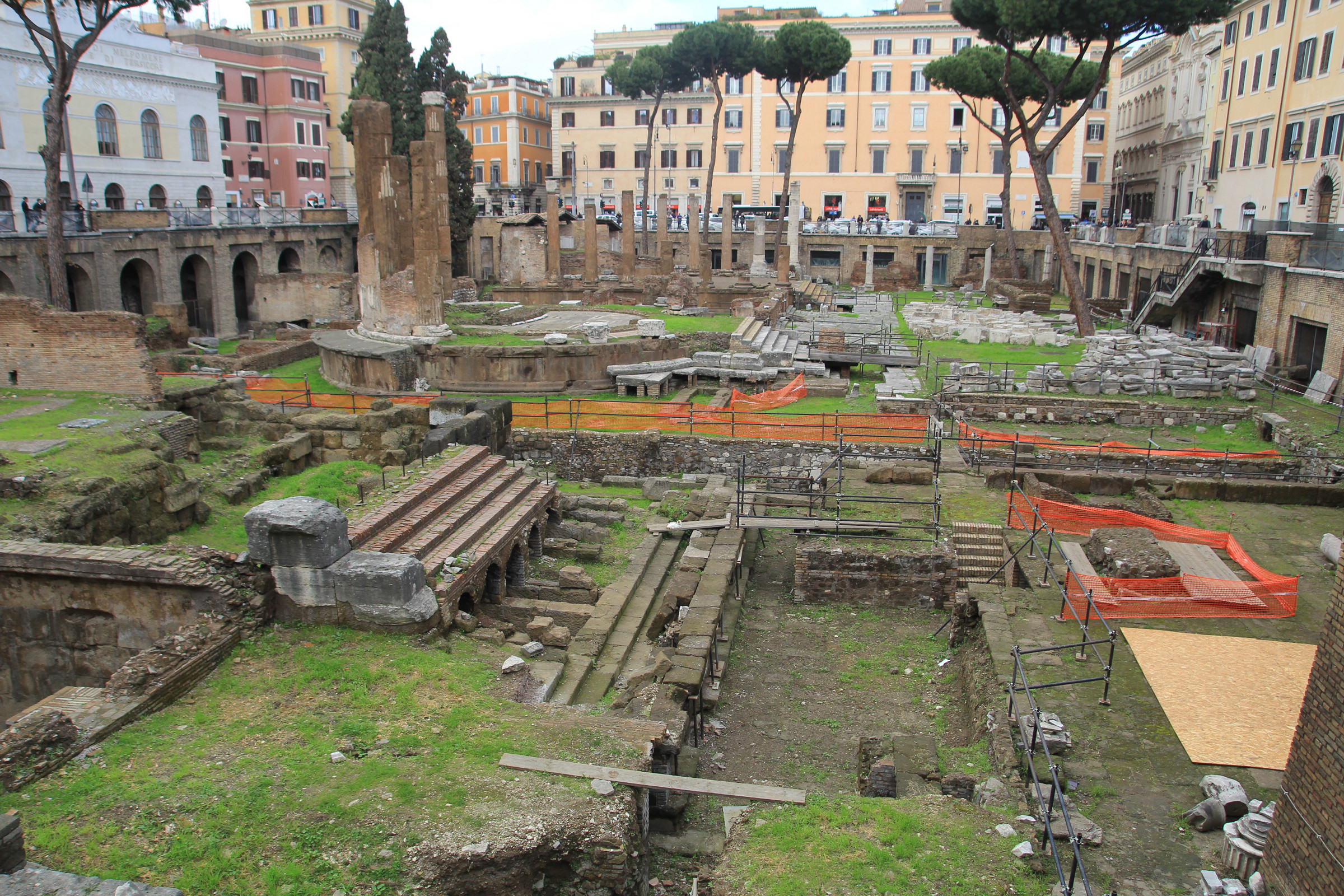 Largo di Torre Argentina | Photo