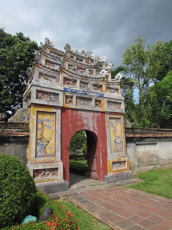 Gate to an enclosure
