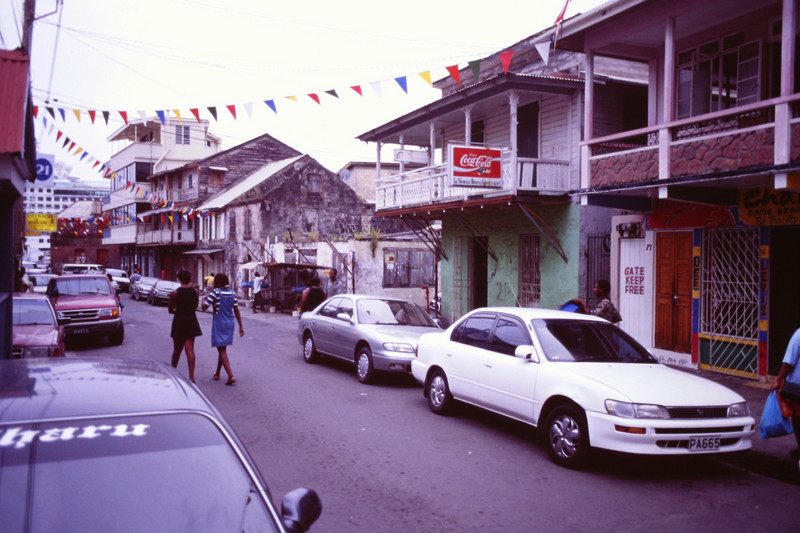A street in central Roseau 