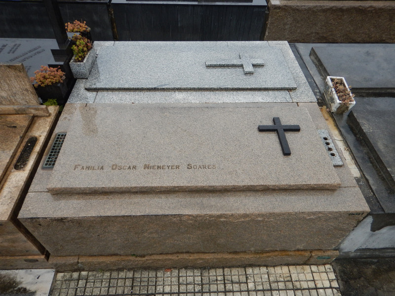 The grave of Oscar Niemeyer