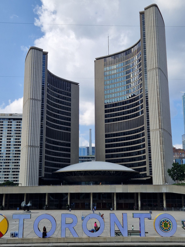 The Toronto sign and the city hall