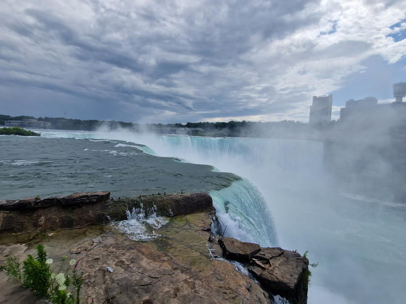 The Horseshoe Falls from the American side