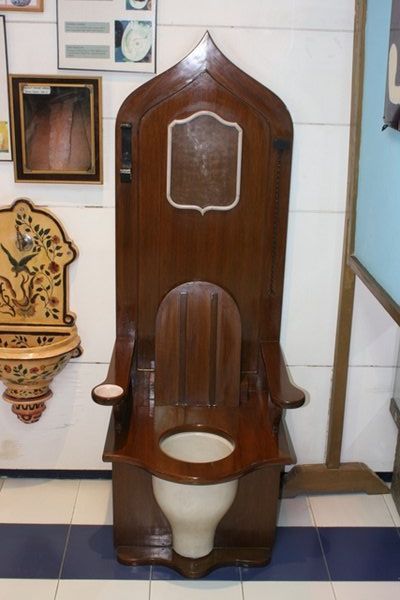 Throne and toilet 