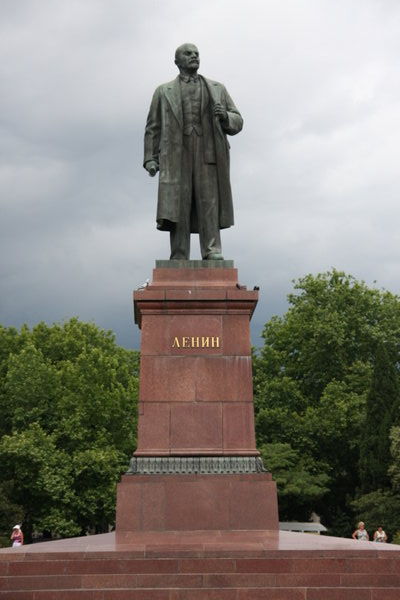 Lenin statue 