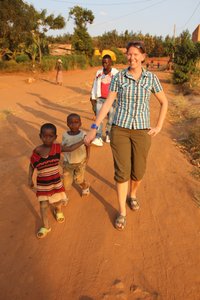 Emma with two Rwandan children