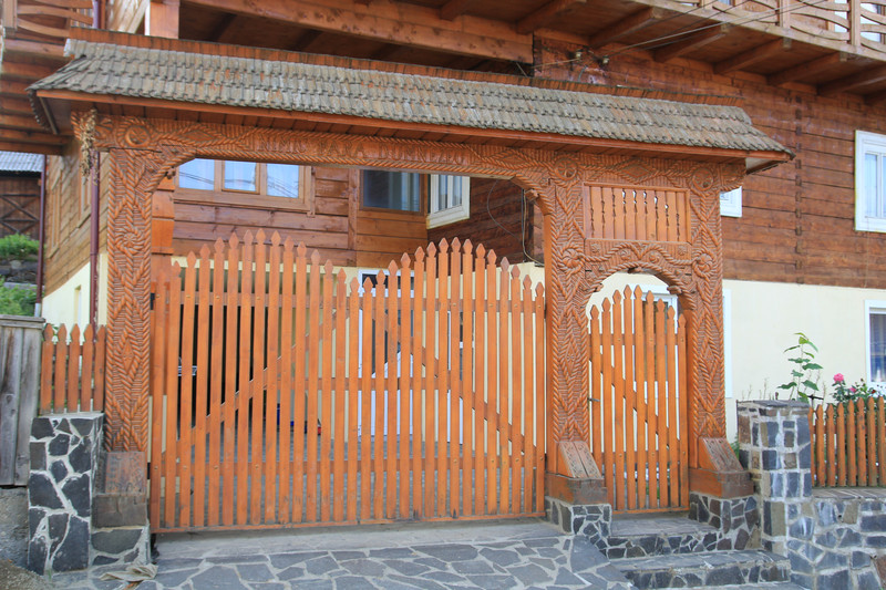 Gate in Budesti
