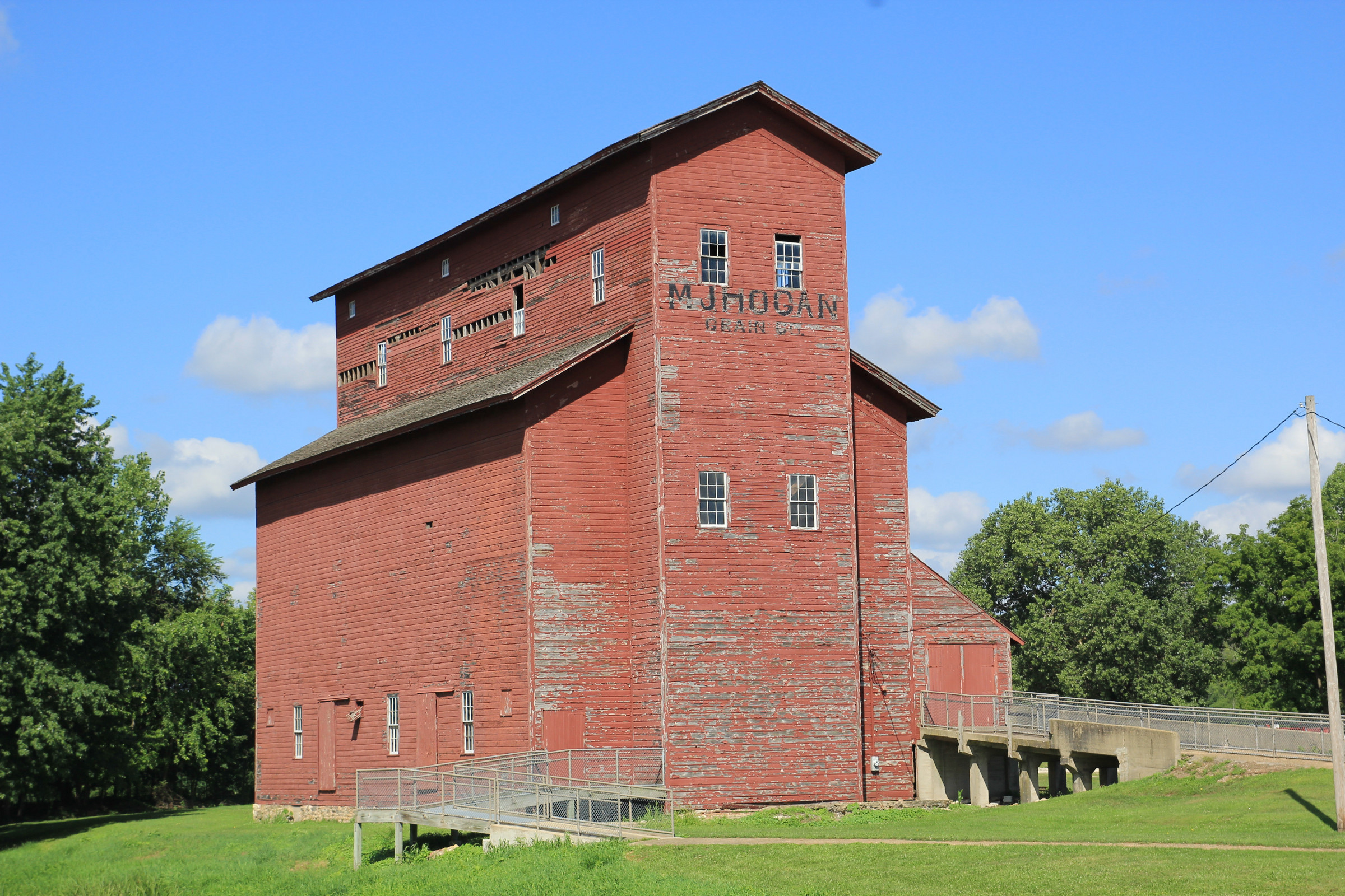 grain-elevator-photo