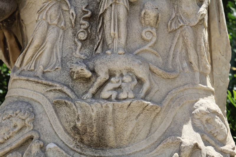 Statue - detail