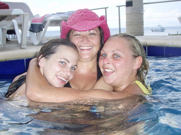 Emma, Me & Maree in the Pool at La Ceiba