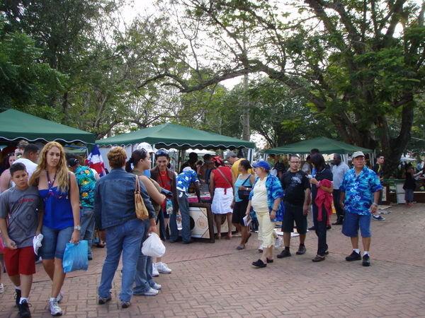 Vendors in La Romana's Central Park