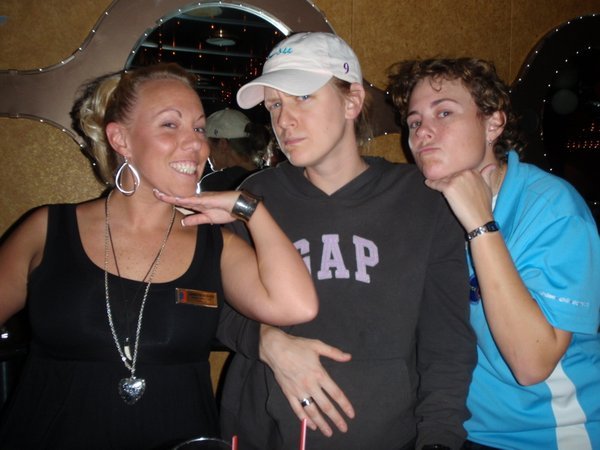 Crew Bar - Jenn, Zsuzsi & Hayley
