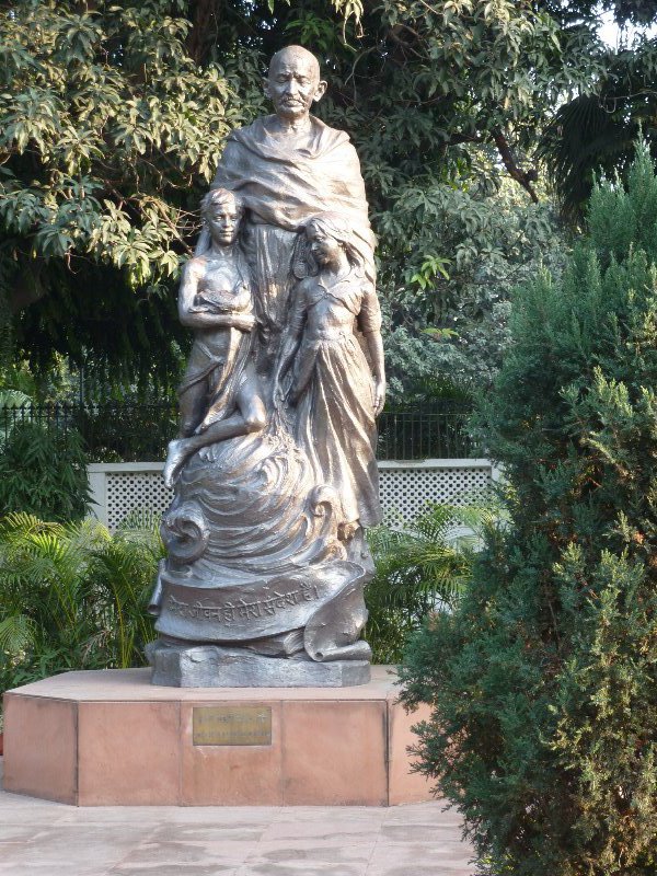 Statue of Ghandi in the garden 