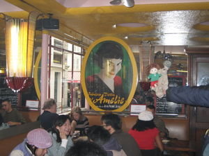The café where Amelié works 