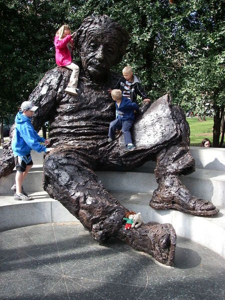 Statue of Albert Einstein